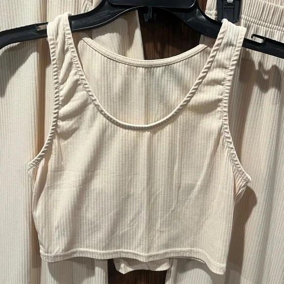 Three Piece Lounge Set - Picture 3 of 8